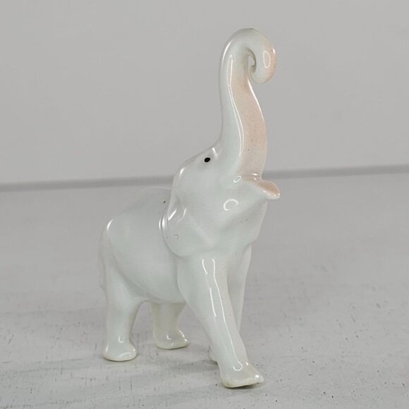 Vintage Pfeffer Gotha Porzellan Germany Elephant Miniature Figurine Trunk Up - Picture 2 of 7